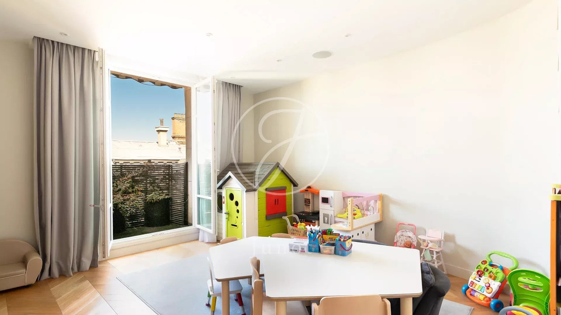 Apartment 10 Rooms • 332.2 m² Muette Nord, Paris 16ème for sale