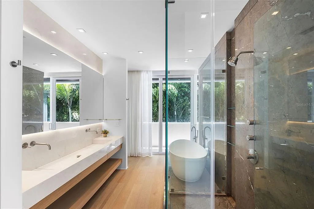 $2,147,483,647 4433 N Bay Rd, Miami Beach, FL 33140