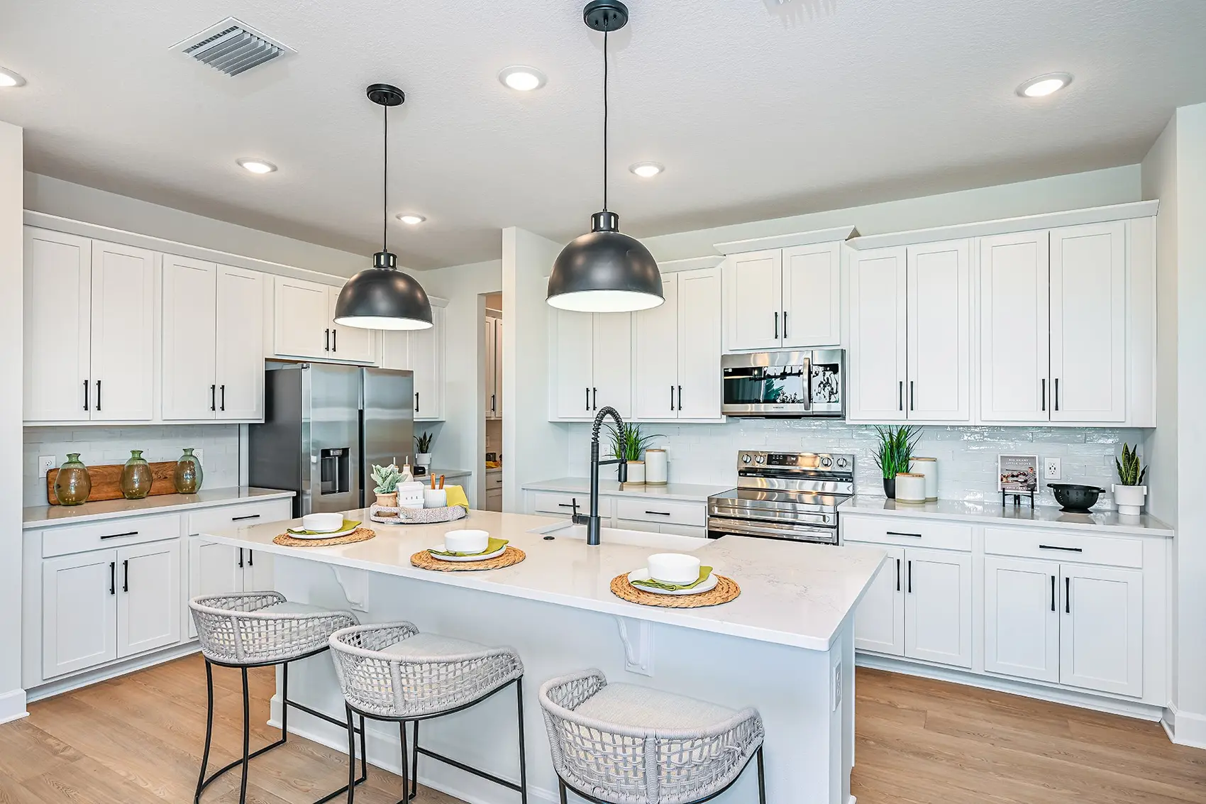 A 5 BEDROOM HOUSE FOR SALE  in Kissimmee, FL