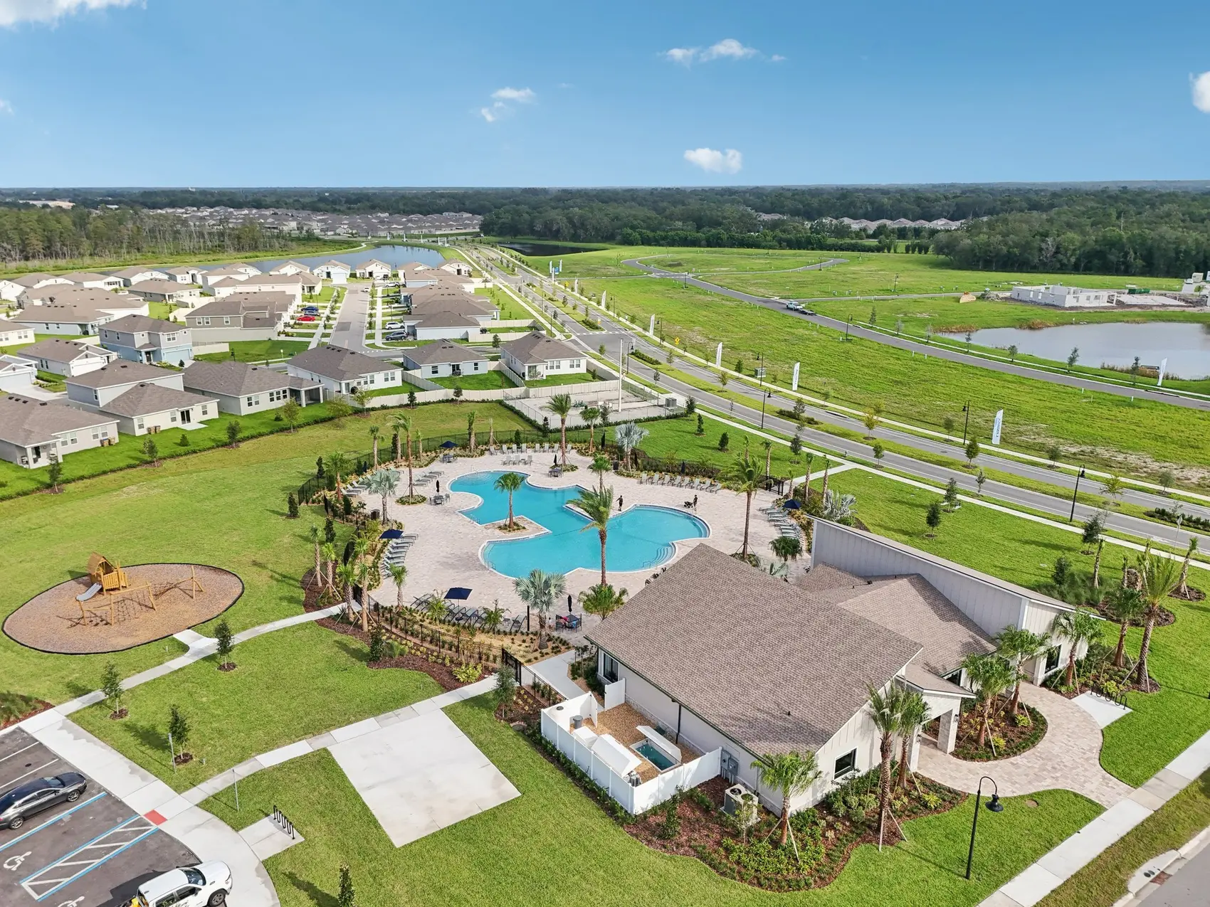 A 5 BEDROOM HOUSE FOR SALE  in Kissimmee, FL