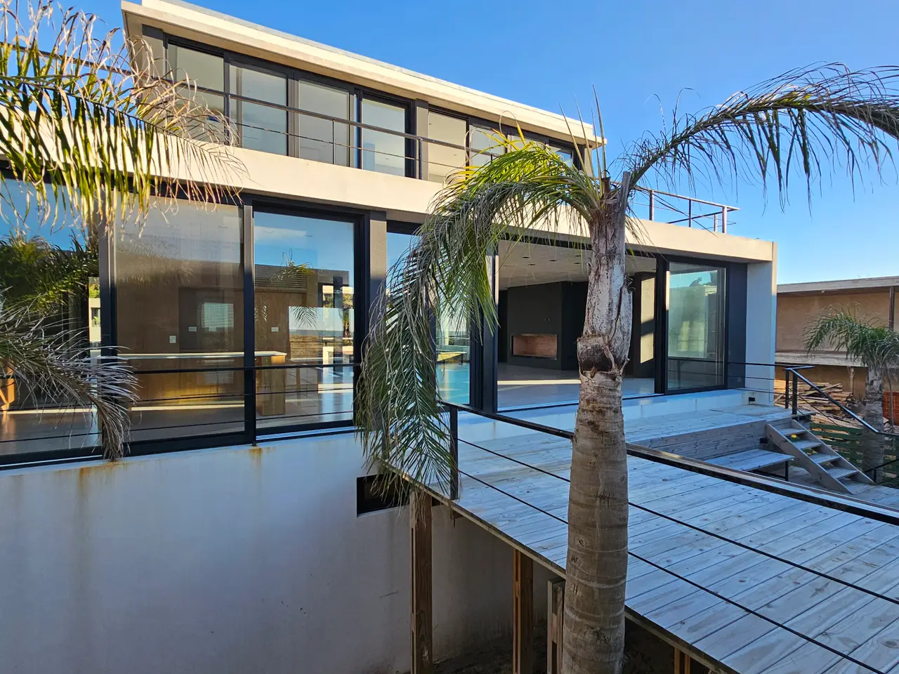 $1,590,000.00 Luxury 5-Bedroom Beachside Living for sell