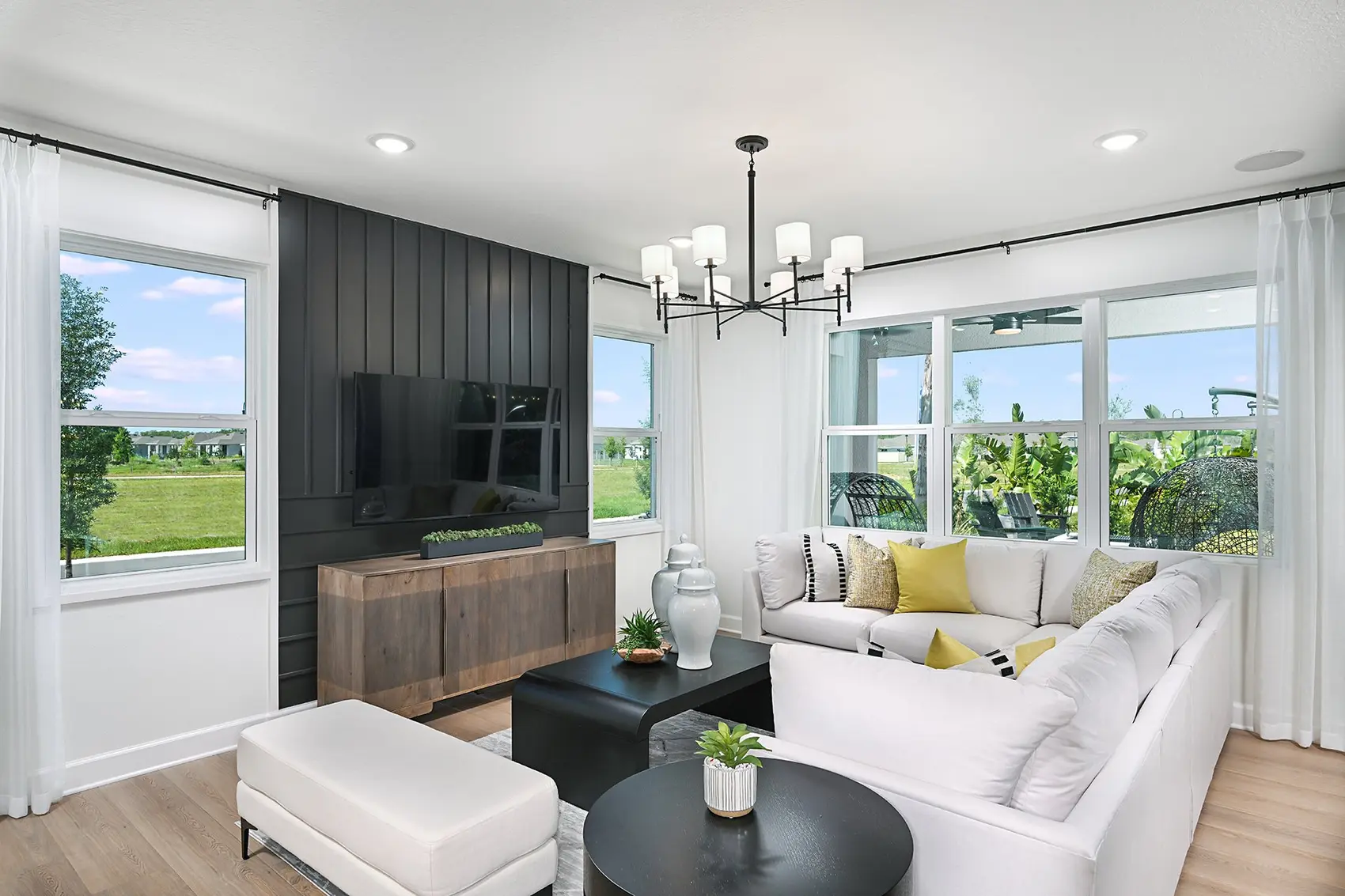 A 5 BEDROOM HOUSE FOR SALE  in Kissimmee, FL