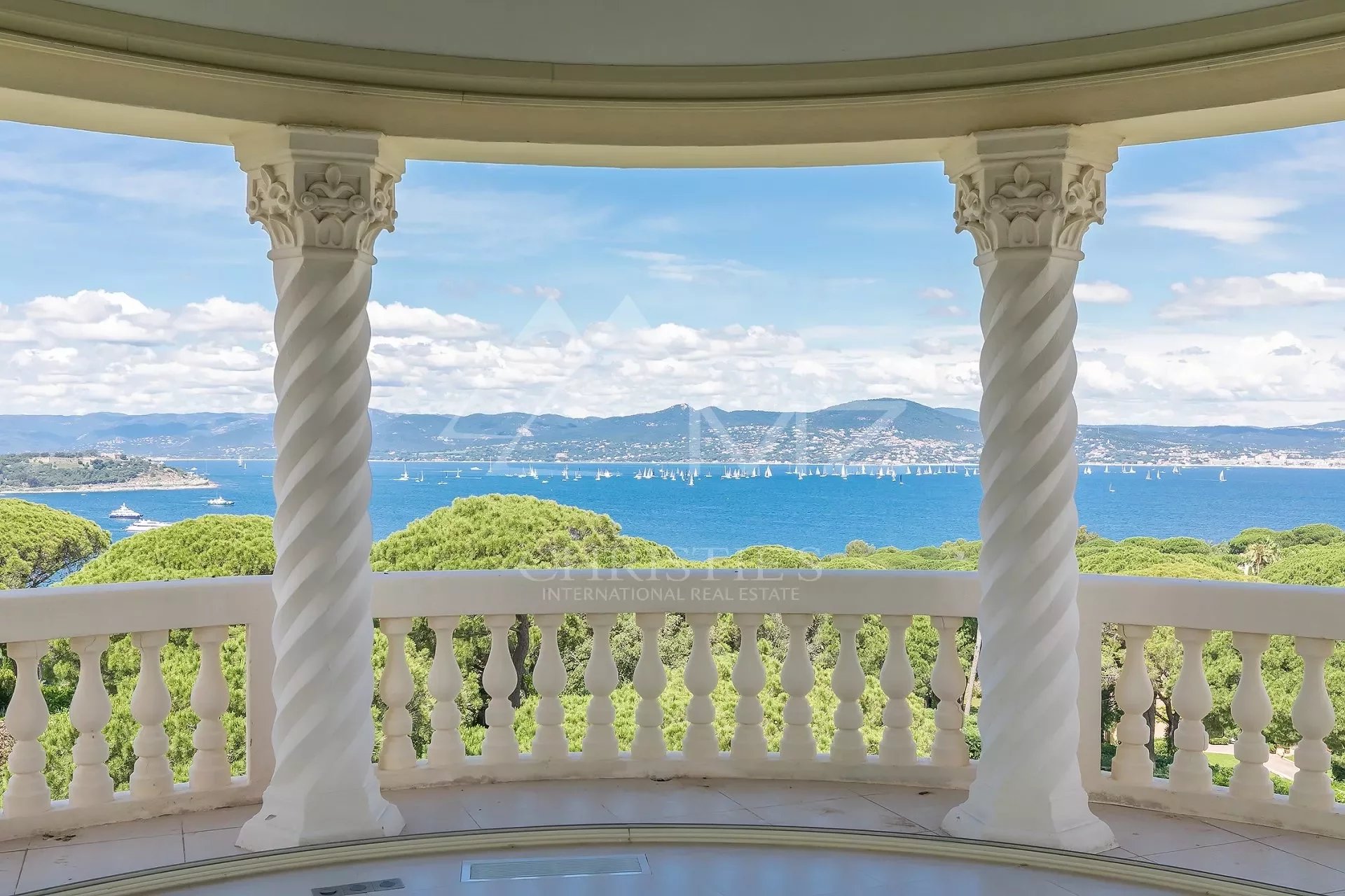 Castle Apartment Château Borelli landscaped park with swimming pool, 4 bedrooms in Saint Tropez