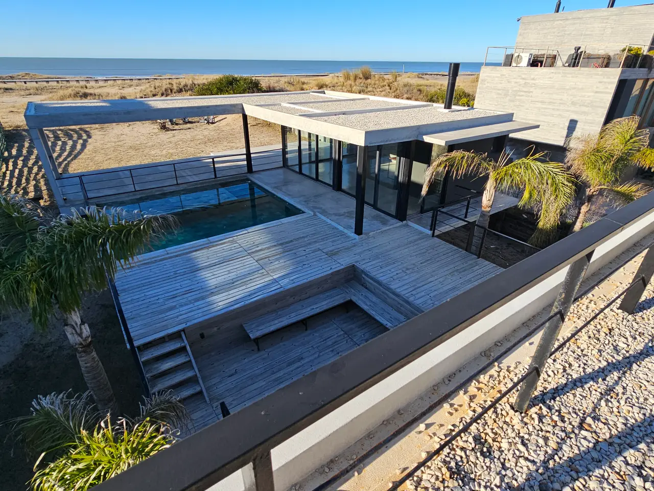 $1,590,000.00 Luxury 5-Bedroom Beachside Living for sell