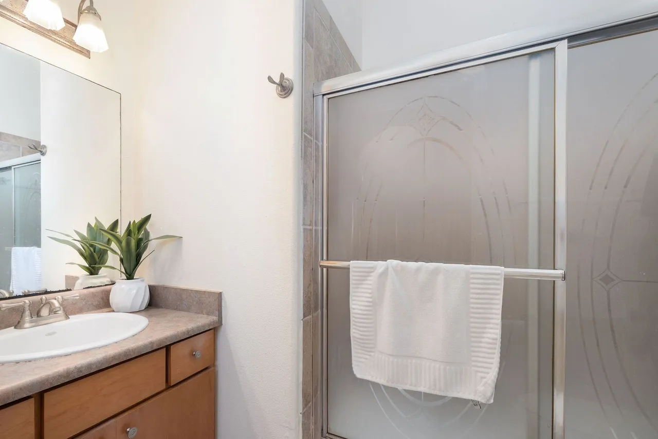 4bed 2.5bath 1,660sqft1,660 square feet 7,841sqft lot in Hawaii state