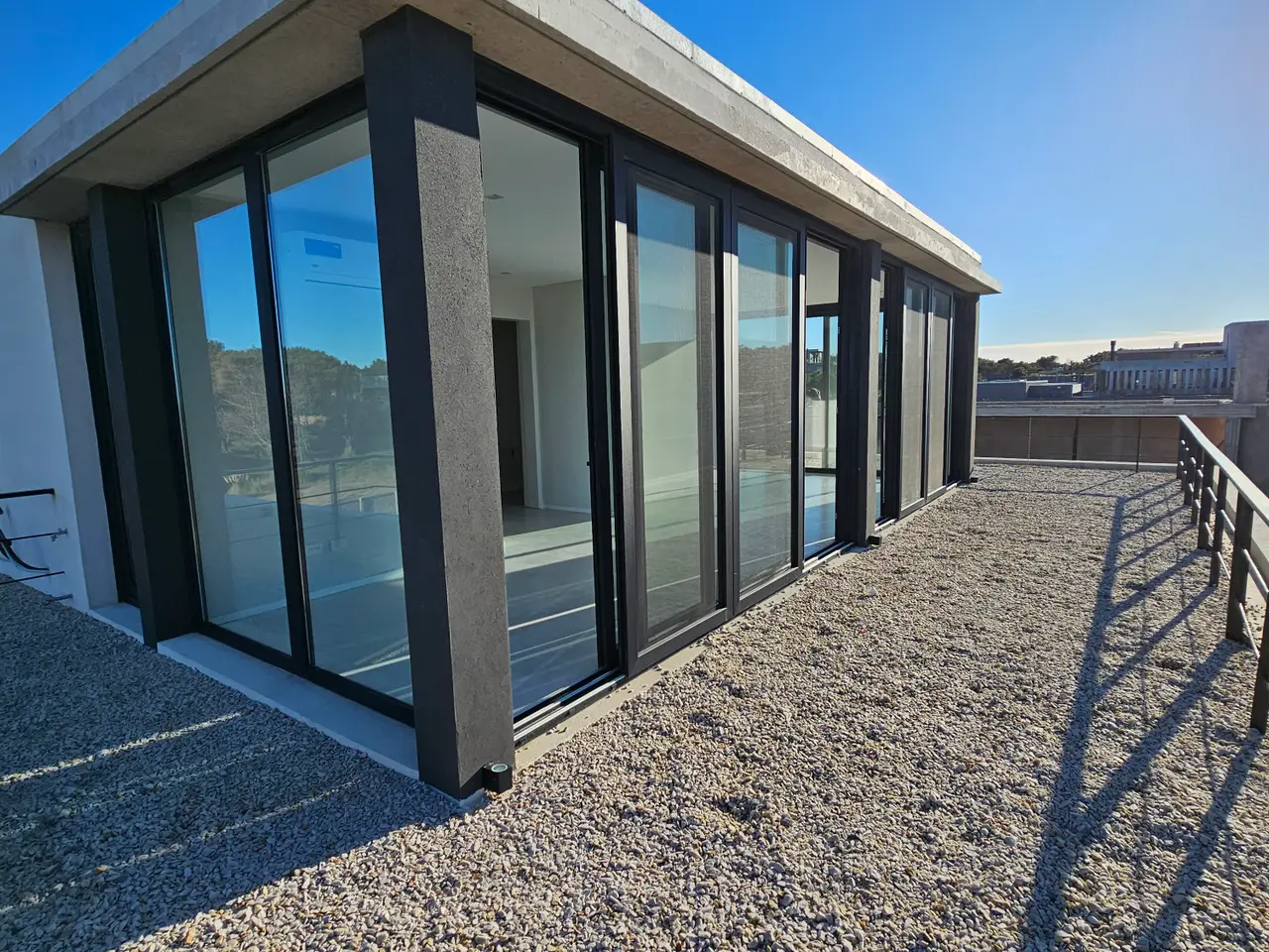 $1,590,000.00 Luxury 5-Bedroom Beachside Living for sell