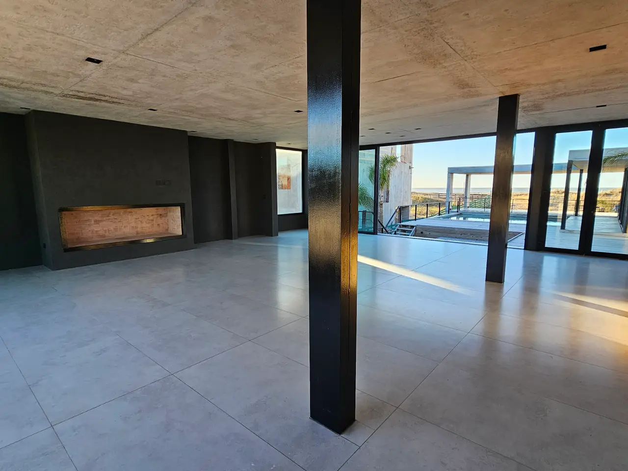 $1,590,000.00 Luxury 5-Bedroom Beachside Living for sell