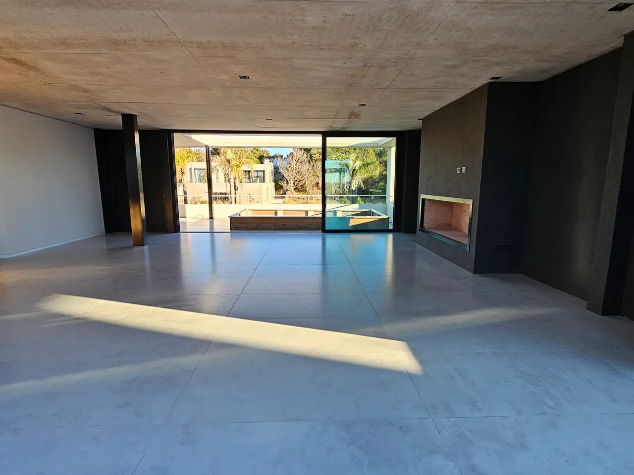 $1,590,000.00 Luxury 5-Bedroom Beachside Living for sell