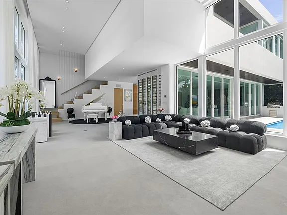 $2,147,483,647 4433 N Bay Rd, Miami Beach, FL 33140