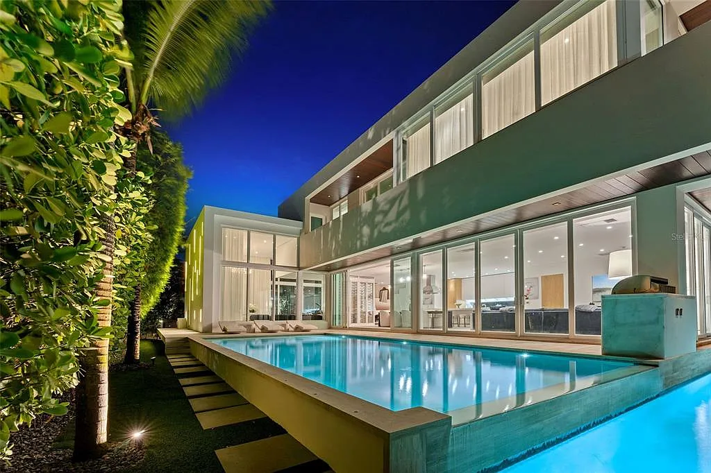 $2,147,483,647 4433 N Bay Rd, Miami Beach, FL 33140