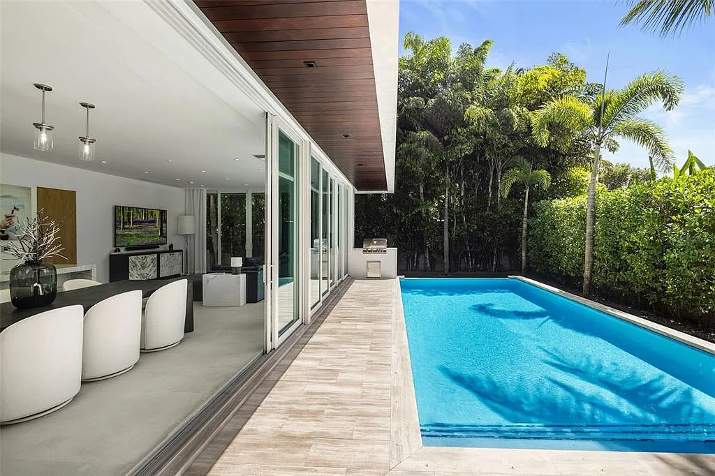 $2,147,483,647 4433 N Bay Rd, Miami Beach, FL 33140