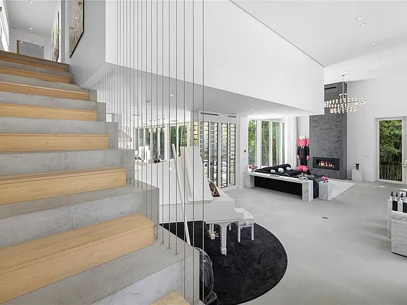 $2,147,483,647 4433 N Bay Rd, Miami Beach, FL 33140